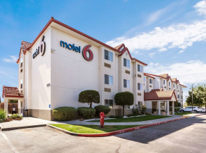 Motel 6 Dixon, CA