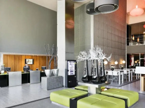 Отель Barcelona Condal Mar Affiliated by Meliá