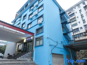 Huayi Hotel (Ganxian Guangcai People's Square)