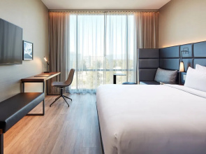 AC Hotel by Marriott Vancouver Waterfront