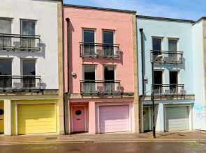 Modern and trendy 4 bed townhouse in Bristol
