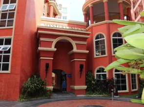 7 seas apartments