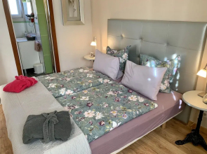 Cottage With 1 Bedroom, 1 Bathroom, Heated Solar Pool, Sauna, Jacuzzi, Garden