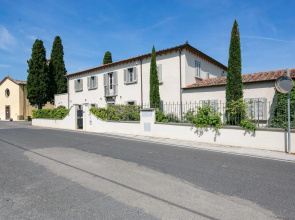 Plush Holiday Home in Cortona with Hot Tub