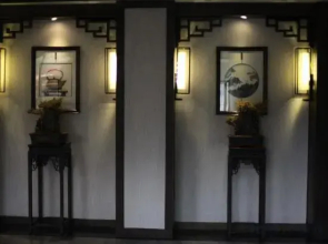 Rouhau White House Hotel