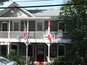 A Summer Place Unit A 2 Bedroom Home by Redawning