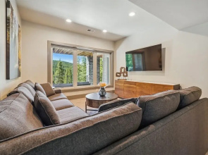 Golden Fox House 4 Bedroom Home by RedAwning