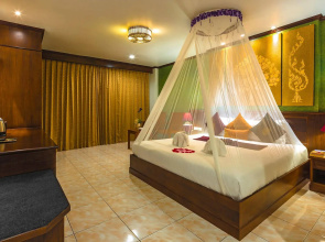 Tanawan Phuket Hotel