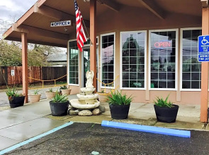 Maple Inn & Suites