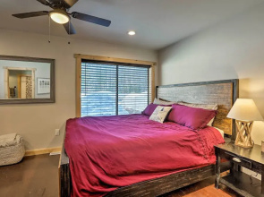 Truckee Family Home, Walk to Lake + 5 Mi to Skiing
