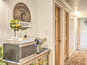 Vista Retreat: Stunning Views & Spacious Comfort