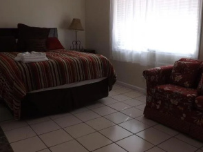 Eamon James Apartments & Suites