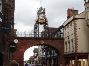 The City Walls Gathering – 5 Bed - Sleeps 12 – City Centre & Within Walls