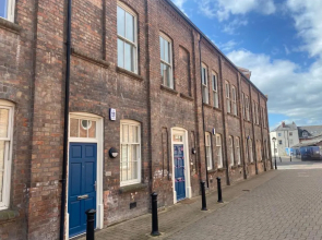 Unrivalled Location Five Star Worcester Apartment