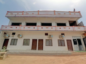 OYO 82280 Dinesh Home Stay