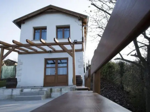 Bike & Wine Cottage