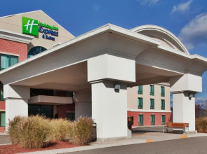 Holiday Inn Exp Suites Hazleton I-80