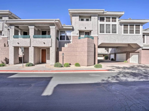 Beautiful Scottsdale Home - Walk to Shops & Golf