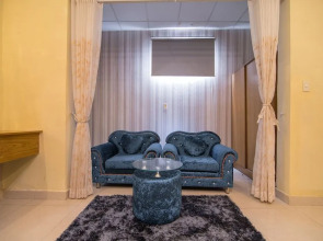 RedDoorz Near Tan Dinh Market 3