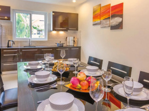 Villa Waree 5 minutes from City and Beach