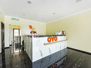 Th Hotel by OYO Rooms