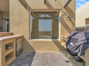 Relax & Rejuvenate: Pool, Sauna & Gym 3 Bedroom Home by RedAwning