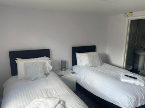 Coach House Hotel