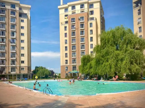 Cosmopolis Forever Friday Luxury