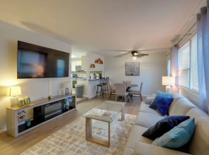 U-med District Townhome w/ Private Yard + Grill