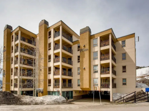 Mountain Plaza - 3 Br Condo