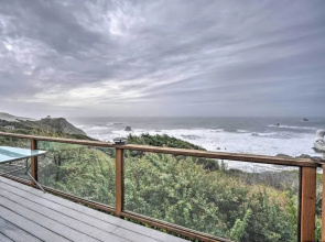 Serenity By The Sea - Chic Oceanfront Home w/ Deck