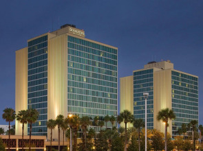 DoubleTree by Hilton at the Entrance to Universal Orlando