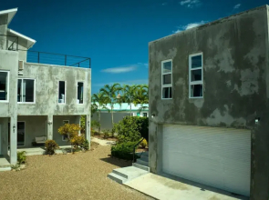 Conmigos 3 Bedroom Condo - Unit 2