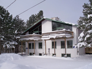 Spacious 8 bdrm Cottage with Private Beach Access, BBQ, Hot Tub, Sauna, Pet friendly
