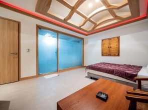 Anseong Hill House