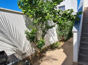 Lo Pagan Holiday House