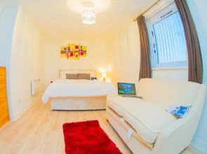 Ivy Place Airport Apartment