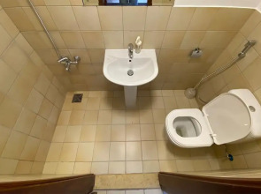 Grays Hostel By Haly