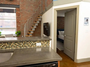 Trendy 1 BR Loft apt Downtown With Exposed Brick