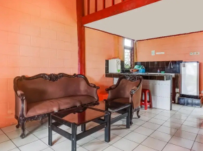 OYO 91218 Villa Karang Sono