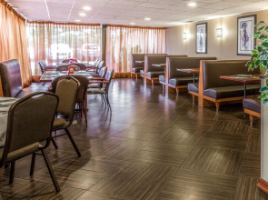 Wyndham Garden Hotel Newark Airport