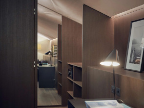 Отель Hilton Lake Como