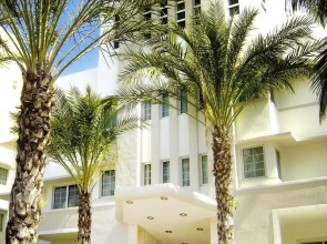 Kimpton Surfcomber Hotel by IHG