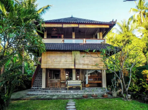 Devi's Place Tejakula