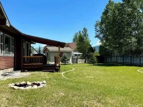 4BR Mtn View Home w/ Grill, Patio, Wood Stove