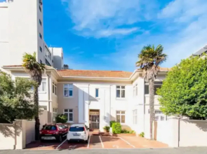 Luxurious Sea Point Apartment