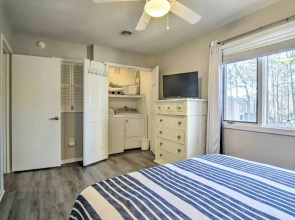 Townhome w/ Outdoor Shower < 1 Mile to Downtown