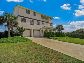 Beach House Mansion- Private Beach Walk Over