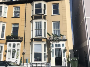 Ar Lan y Mor Seaside Apartment