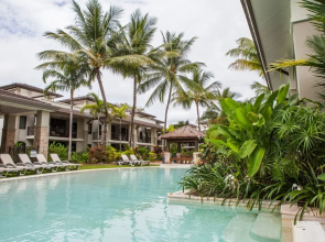 131 Luxury Swimout